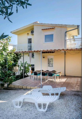 Apartment Summer Oasis, Razanj